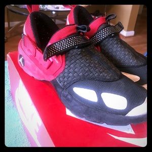 SOLD!! Jordan Trunner LX OG “Black Gym Red”